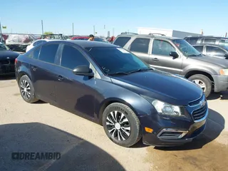 2015 Chevrolet Cruze LS z VIN 1G1PA5SG9F7251966, wystawiony jako IAAI lot #41959172 z przebiegiem 162 808 mil mil oraz . Historia ofert i sprzedaży dostępna na DreamBid. Obrazek 1.
