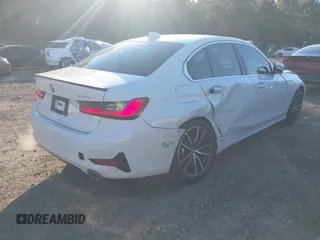 2020 BMW 3 Series 330i z VIN 3MW5R1J06L8B11272, wystawiony jako IAAI lot #41376487 z przebiegiem 28 683 mil mil oraz . Historia ofert i sprzedaży dostępna na DreamBid. Obrazek 4.