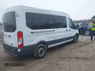 2016 Ford Transit Passenger XL z VIN 1FBZX2CM5GKA82811, wystawiony jako IAAI lot #41733437 z przebiegiem 31 959 mil mil oraz . Historia ofert i sprzedaży dostępna na DreamBid. Obrazek 4.