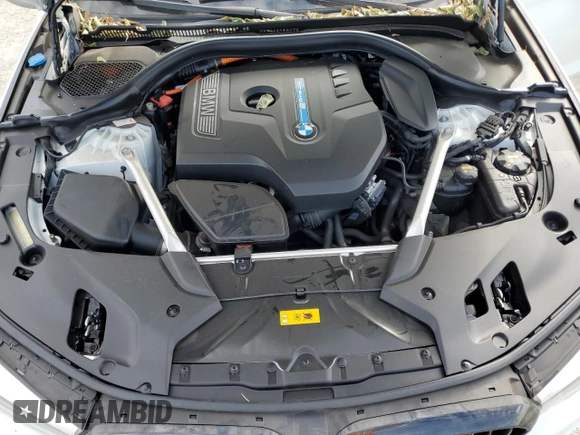 2018 BMW 5 Series 530e with VIN WBAJA9C52JB249643, listed as a Copart auction lot 43581825 with 91,561 mi miles and Salvage title. Bid and sale history available at DreamBid. Image 12.