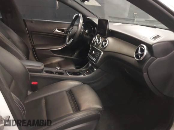 2019 Mercedes-Benz CLA 250 z VIN WDDSJ4GB8KN765229, wystawiony jako IAAI lot #41548902 z przebiegiem 57 608 mil mil oraz . Historia ofert i sprzedaży dostępna na DreamBid. Obrazek 5.