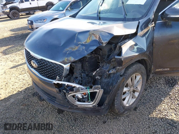 2018 Kia Sorento LX V6 with VIN 5XYPGDA54JG370844, listed as a IAAI auction lot 41412278 with 105,916 mi miles. Bid and sale history available at carsss.com. Image 6.