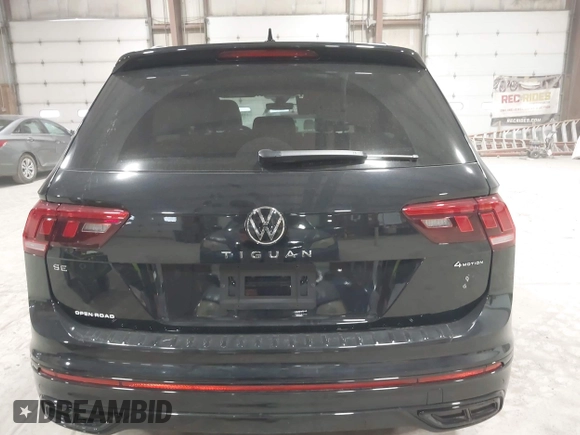2024 Volkswagen Tiguan SE R-Line Black with VIN 3VV8B7AX8RM103700, listed as a IAAI auction lot 41991238 with 5,084 mi miles and . Bid and sale history available at DreamBid. Image 16.