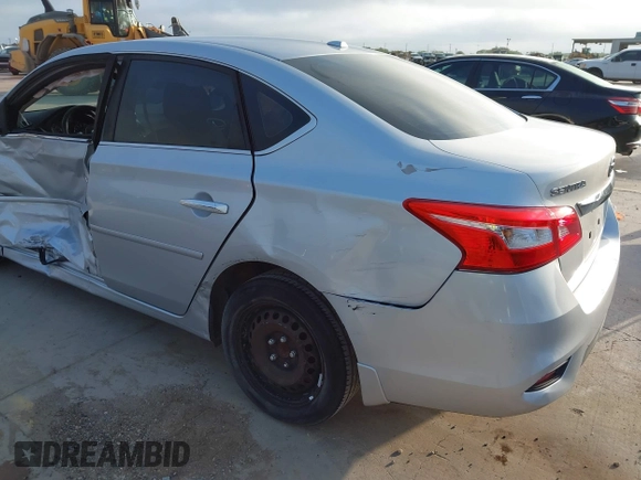 2017 Nissan Sentra S z VIN 3N1AB7AP2HY250721, wystawiony jako IAAI lot #42572969 z przebiegiem 83 713 mil mil oraz . Historia ofert i sprzedaży dostępna na DreamBid. Obrazek 17.