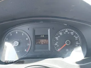 2014 Volkswagen Jetta S z VIN 3VW2K7AJ4EM415553, wystawiony jako IAAI lot #41971067 z przebiegiem 143 235 mil mil oraz . Historia ofert i sprzedaży dostępna na DreamBid. Obrazek 7.