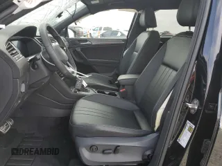2024 Volkswagen Tiguan SE R-Line Black z VIN 3VVCB7AX8RM072281, wystawiony jako Copart lot #54356745 z przebiegiem 10 562 mil mil oraz Szkoda całkowita • Salvage title. Historia ofert i sprzedaży dostępna na DreamBid. Obrazek 7.