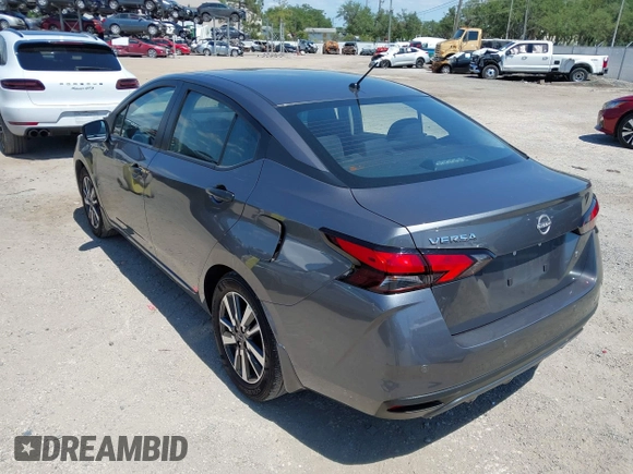 2024 Nissan Versa S z VIN 3N1CN8DV5RL920468, wystawiony jako IAAI lot #42040039 z przebiegiem 22 201 mil mil oraz . Historia ofert i sprzedaży dostępna na DreamBid. Obrazek 3.
