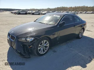 2008 BMW 3 Series 328xi z VIN WBAWV53528P079090, wystawiony jako Copart lot #76663544 z przebiegiem 167 919 mil mil oraz Szkoda całkowita • Salvage title. Historia ofert i sprzedaży dostępna na DreamBid. Obrazek 1.