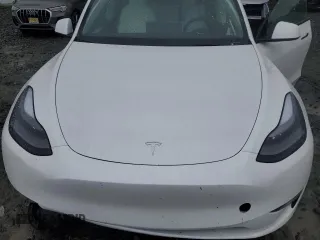 2024 Tesla Model Y Long Range z VIN 7SAYGDEE3RA283311, wystawiony jako Copart lot #56925505 z przebiegiem Nie podano mil oraz Szkoda całkowita • Salvage title. Historia ofert i sprzedaży dostępna na DreamBid. Obrazek 11.