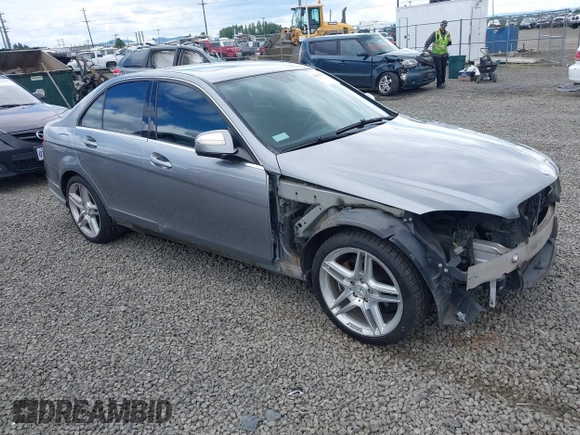 2008 Mercedes-Benz C 300 Sport z VIN WDDGF54X88R014131, wystawiony jako IAAI lot #42322775 z przebiegiem 153 237 mil mil oraz . Historia ofert i sprzedaży dostępna na DreamBid. Obrazek 1.