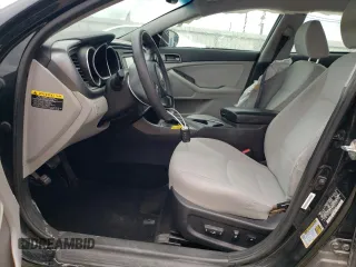 2014 Kia Optima LX z VIN 5XXGM4A73EG322174, wystawiony jako Copart lot #56183635 z przebiegiem 97 173 mil mil oraz Szkoda całkowita • Salvage title. Historia ofert i sprzedaży dostępna na DreamBid. Obrazek 7.