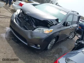 2015 Toyota Sienna XLE with VIN 5TDYK3DC4FS663435, listed as a IAAI auction lot 41933763 with 93,687 mi miles. Bid and sale history available at carsss.com. Image 17.