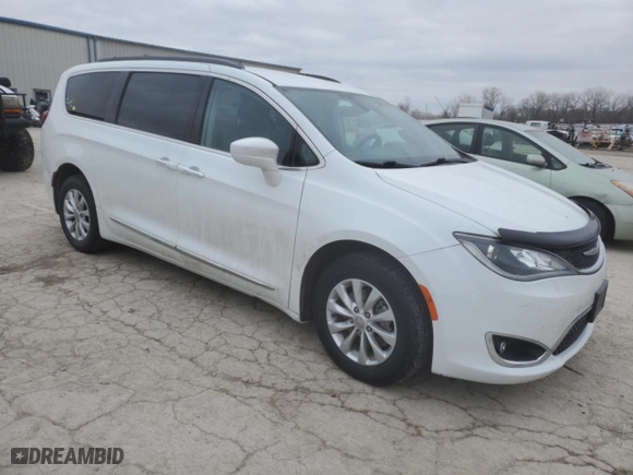2017 Chrysler Pacifica Touring-L with VIN 2C4RC1BG0HR572492, listed as a Copart auction lot 43743405 with 124,002 mi miles and Salvage Title. Bid and sale history available at carsss.com. Image 4.