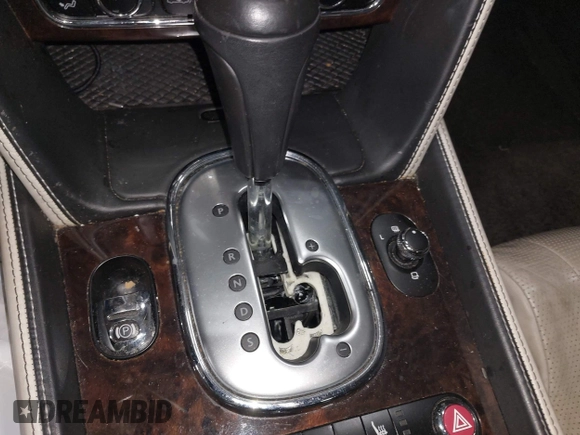 2015 Bentley Flying Spur V8 with VIN SCBET9ZA9F8049207, listed as a IAAI auction lot 41959074 with 85,839 mi miles and . Bid and sale history available at DreamBid. Image 19.