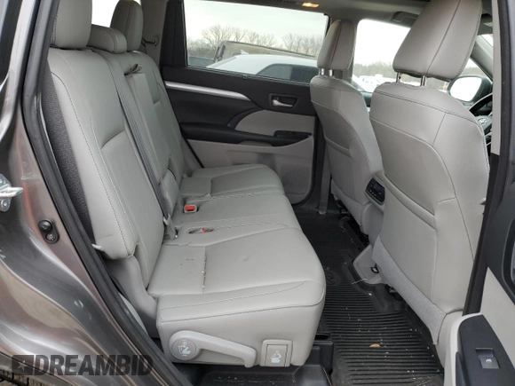 2018 Toyota Highlander SE with VIN 5TDJZRFH2JS497739, listed as a Copart auction lot 47561755 with 58,945 mi miles and Salvage title. Bid and sale history available at DreamBid. Image 11.