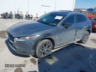 2023 Mazda CX-30 S Preferred z VIN 3MVDMBCM0PM505056, wystawiony jako IAAI lot #41647117 z przebiegiem 56 187 mil mil oraz . Historia ofert i sprzedaży dostępna na DreamBid. Obrazek 17.