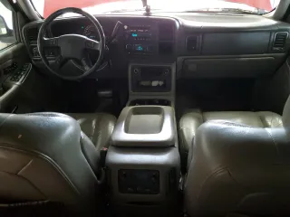 2005 Chevrolet Avalanche Z71 with VIN 3GNEK12Z35G135209, listed as a Copart auction lot 52564465 with 295,479 mi miles and Salvage Title. Bid and sale history available at carsss.com. Image 8.