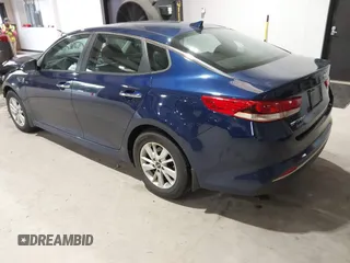 2017 Kia Optima LX z VIN 5XXGT4L35HG149811, wystawiony jako IAAI lot #42019931 z przebiegiem 95 586 mil mil oraz . Historia ofert i sprzedaży dostępna na DreamBid. Obrazek 3.