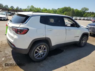 2020 Jeep Compass Latitude with VIN 3C4NJDBB0LT228984, listed as a Copart auction lot 53092445 with 24,624 mi miles and Salvage title. Bid and sale history available at DreamBid. Image 3.
