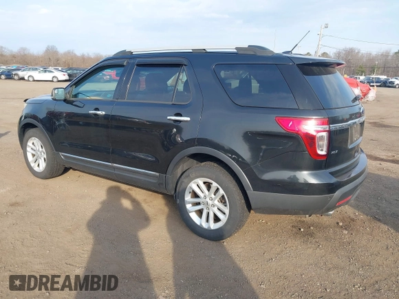 2015 Ford Explorer XLT z VIN 1FM5K8D87FGA81332, wystawiony jako IAAI lot #41779333 z przebiegiem 79 906 mil mil oraz . Historia ofert i sprzedaży dostępna na DreamBid. Obrazek 3.
