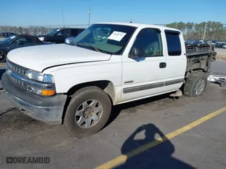 2002 Chevrolet Silverado 1500 LS with VIN 1GCEK19TX2Z263291, listed as a IAAI auction lot 41660712 with 370,064 mi miles. Bid and sale history available at carsss.com. Image 2.