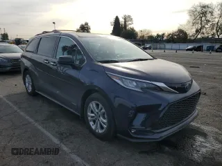 2021 Toyota Sienna XSE with VIN 5TDDSKFC6MS018241, listed as a Copart auction lot 89412525 with 34,294 mi miles and Salvage Title. Bid and sale history available at carsss.com. Image 4.