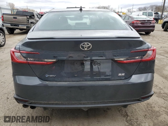 2025 Toyota Camry LE z VIN 4T1DAACK6SU027261, wystawiony jako Copart lot #53074595 z przebiegiem 9 774 mil mil oraz Szkoda całkowita • Salvage title. Historia ofert i sprzedaży dostępna na DreamBid. Obrazek 6.