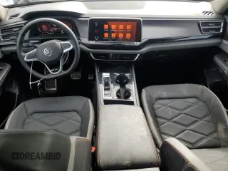 2024 Volkswagen Atlas Peak Edition SE z VIN 1V2CR2CA5RC599779, wystawiony jako Copart lot #49791115 z przebiegiem 25 580 mil mil oraz Szkoda całkowita • Salvage title. Historia ofert i sprzedaży dostępna na DreamBid. Obrazek 8.