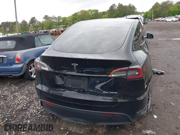 2024 Tesla Model Y Long Range z VIN 7SAYGDEE5RF130335, wystawiony jako IAAI lot #42250979 z przebiegiem 20 300 mil mil oraz . Historia ofert i sprzedaży dostępna na DreamBid. Obrazek 15.