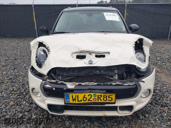 2016 MINI Cooper Hardtop 4 Door S with VIN WMWXU3C52G2D30121, listed as a IAAI auction lot 41521841 with 82,334 mi miles. Bid and sale history available at carsss.com. Image 13.