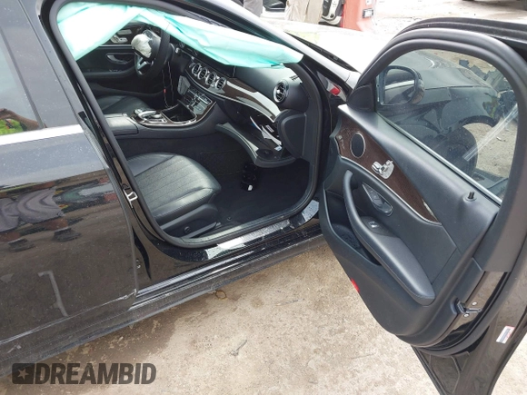 2019 Mercedes-Benz E 300 с VIN WDDZF4JB9KA547672, выставлен на аукционе IAAI как лот 41936530 с пробегом 67 332 миль миль и . История ставок и продаж доступна на DreamBid. Изображение 5.