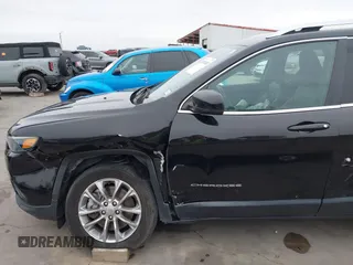2019 Jeep Cherokee Latitude Plus with VIN 1C4PJLLX2KD216224, listed as a IAAI auction lot 41291181 with 79,111 mi miles. Bid and sale history available at carsss.com. Image 17.