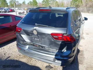 2018 Volkswagen Tiguan SEL with VIN 3VV3B7AX6JM015971, listed as a IAAI auction lot 41712580 with 138,681 mi miles. Bid and sale history available at carsss.com. Image 6.