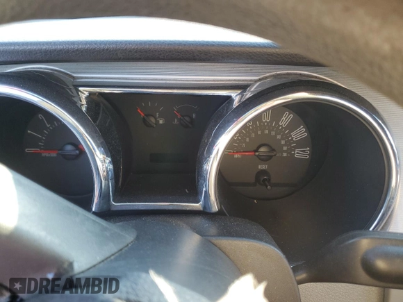 2005 Ford Mustang Deluxe с VIN 1ZVFT84N155192204, выставлен на аукционе Copart как лот 48663695 с пробегом Не указан миль и На запчасти • Non repairable. История ставок и продаж доступна на DreamBid. Изображение 9.