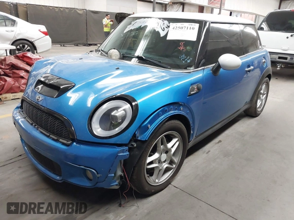 2010 MINI Hardtop S z VIN WMWMF7C53ATX45791, wystawiony jako IAAI lot #42507110 z przebiegiem 137 517 mil mil oraz . Historia ofert i sprzedaży dostępna na DreamBid. Obrazek 17.