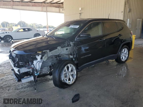 2024 Jeep Compass Sport with VIN 3C4NJDAN6RT135066, listed as a Copart auction lot 42750925 with 5,284 mi miles and Salvage Title. Bid and sale history available at carsss.com. Image 1.