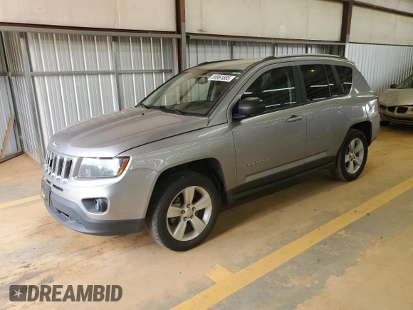 2016 Jeep Compass Sport z VIN 1C4NJCBA9GD810594, wystawiony jako Copart lot #56961885 z przebiegiem 151 386 mil mil oraz Szkoda całkowita • Salvage title. Historia ofert i sprzedaży dostępna na DreamBid. Obrazek 1.