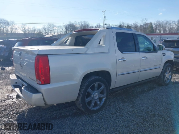 2011 Cadillac Escalade EXT Luxury with VIN 3GYT4MEF3BG221610, listed as a IAAI auction lot 40902182 with 81,580 mi miles. Bid and sale history available at carsss.com. Image 4.