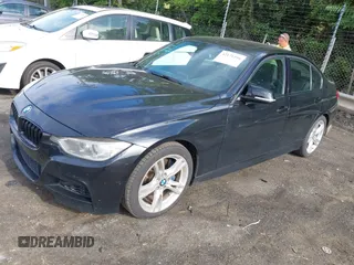 2014 BMW 3 Series 335i z VIN WBA3A9C55EF478907, wystawiony jako IAAI lot #42171256 z przebiegiem 107 119 mil mil oraz . Historia ofert i sprzedaży dostępna na DreamBid. Obrazek 2.