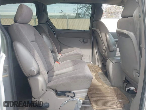 2002 Dodge Caravan EX with VIN 2B8GP74L12R522101, listed as a IAAI auction lot 41685332 with 229,402 mi miles. Bid and sale history available at carsss.com. Image 8.