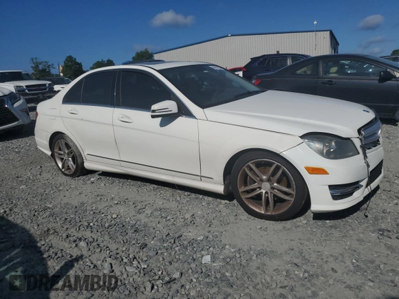 2013 Mercedes-Benz C 250 Sport с VIN WDDGF4HB3DA772525, выставлен на аукционе Copart как лот 64951505 с пробегом 194 281 миль миль и Чистый • Clean title. История ставок и продаж доступна на DreamBid. Изображение 4.