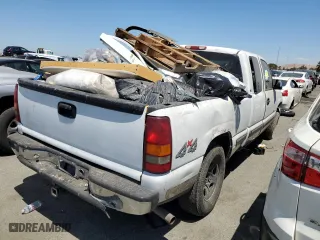2000 Chevrolet Silverado 1500 LS with VIN 2GCEK19T2Y1156978, listed as a Copart auction lot 63539884 with 209,759 mi miles and Salvage Title. Bid and sale history available at carsss.com. Image 3.