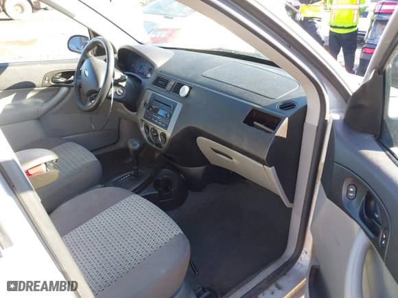 2007 Ford Focus S with VIN 1FAHP34N87W204936, listed as a IAAI auction lot 41755544 with 185,030 mi miles. Bid and sale history available at carsss.com. Image 5.