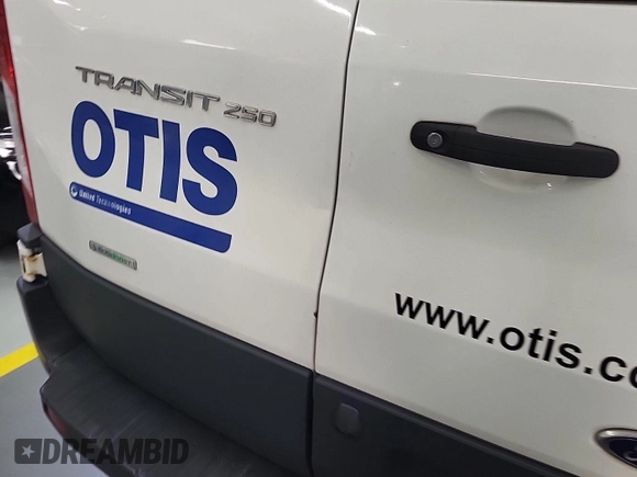 2018 Ford Transit z VIN 1FTYR1YG9JKA80761, wystawiony jako IAAI lot #42859226 z przebiegiem 132 605 mil mil oraz . Historia ofert i sprzedaży dostępna na DreamBid. Obrazek 27.
