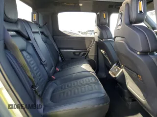 2023 Rivian R1T Adventure z VIN 7FCTGAAA5PN017311, wystawiony jako Copart lot #42523755 z przebiegiem 35 039 mil mil oraz Szkody całkowita. Historia ofert i sprzedaży dostępna na DreamBid. Obrazek 11.