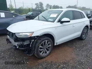 2023 Audi Q5 S line Premium Plus z VIN WA1EAAFY9P2089095, wystawiony jako IAAI lot #42263035 z przebiegiem 10 279 mil mil oraz . Historia ofert i sprzedaży dostępna na DreamBid. Obrazek 2.