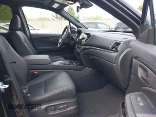 2025 Honda Passport TrailSport с VIN 5FNYF8H65SB006177, выставлен на аукционе IAAI как лот 42273695 с пробегом 1 989 миль миль и . История ставок и продаж доступна на DreamBid. Изображение 5.