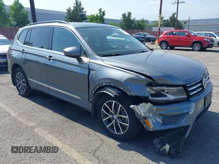 2020 Volkswagen Tiguan SE z VIN 3VV3B7AX8LM021631, wystawiony jako IAAI lot #42443430 z przebiegiem 84 040 mil mil oraz . Historia ofert i sprzedaży dostępna na DreamBid. Obrazek 1.