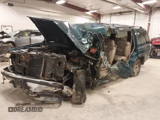 1998 Chevrolet Tahoe z VIN 1GNEK13R7WJ379752, wystawiony jako IAAI lot #42026616 z przebiegiem 270 881 mil mil oraz . Historia ofert i sprzedaży dostępna na DreamBid. Obrazek 17.