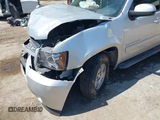 2013 Chevrolet Suburban LT with VIN 1GNSCJE06DR138925, listed as a IAAI auction lot 42008011 with 236,244 mi miles. Bid and sale history available at carsss.com. Image 6.